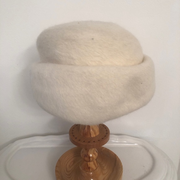 Vintage 1960’s White Fur Felt Hat - Picture 1 of 4